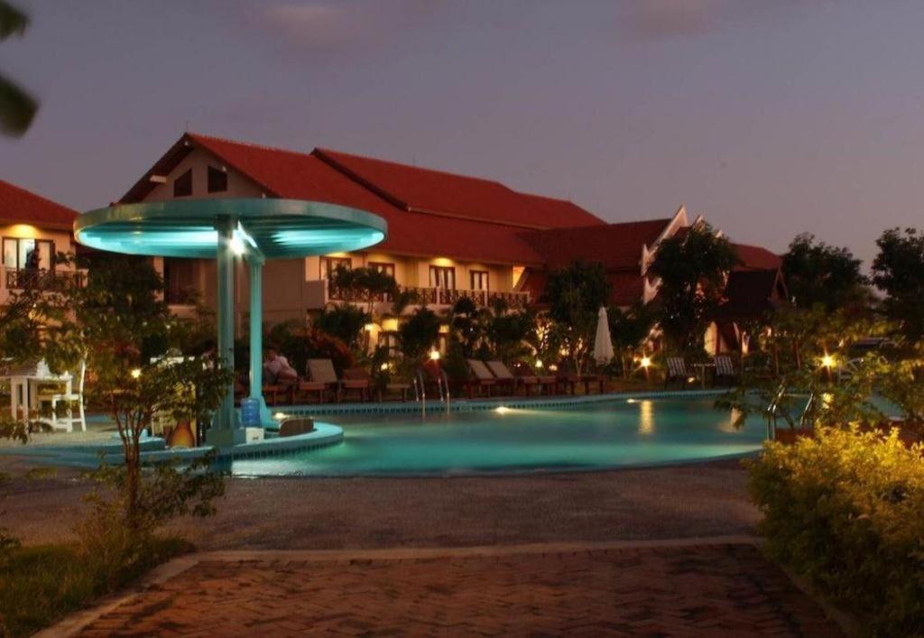 Daosavanh Resort&Spa Hotel Savannakhet Exterior foto